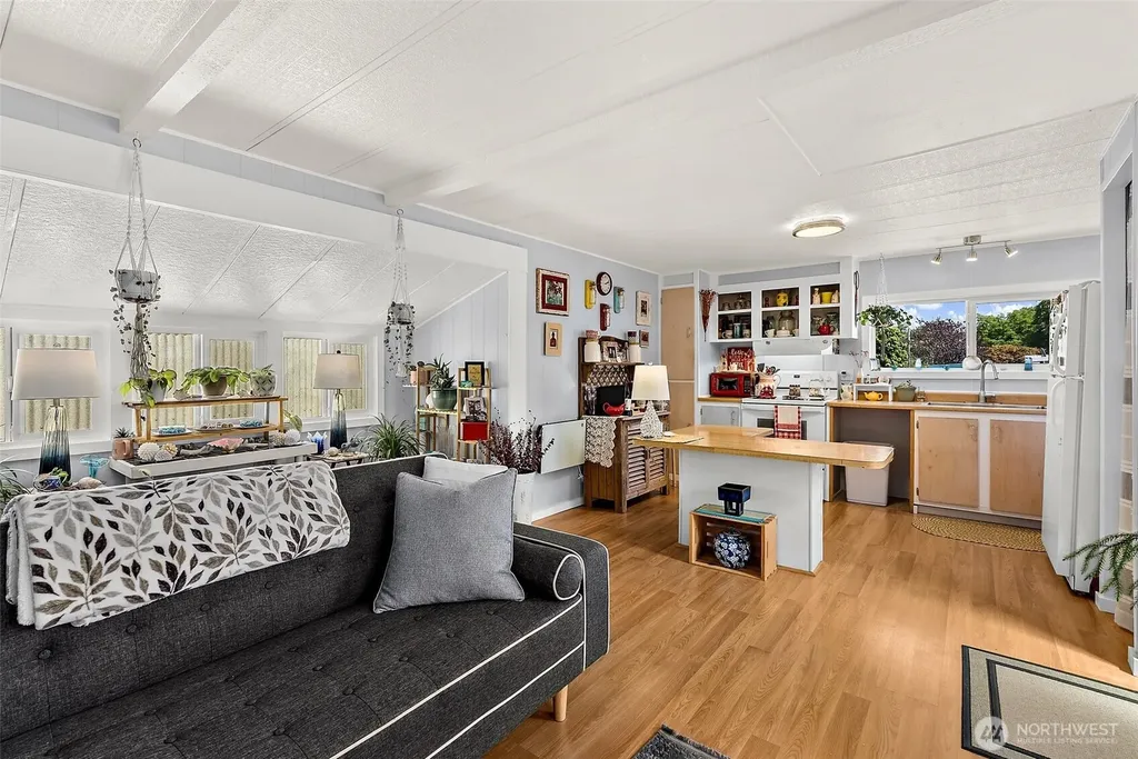1050 Howard Street Raymond WA 98577