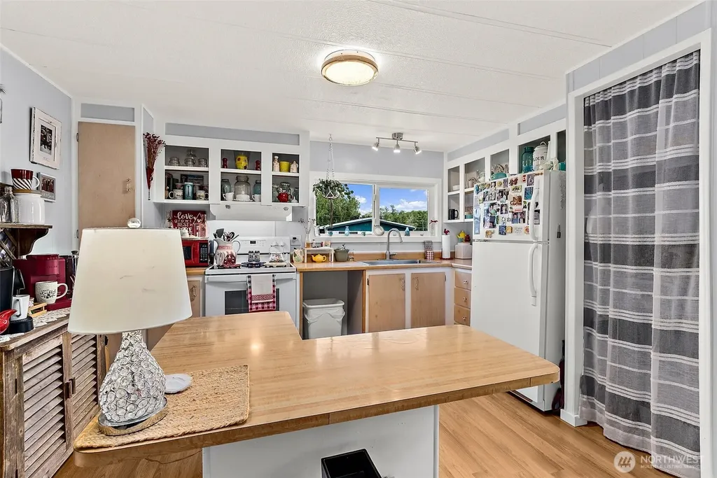 1050 Howard Street Raymond WA 98577