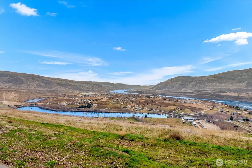 1220 S Webb Place East Wenatchee WA 98802