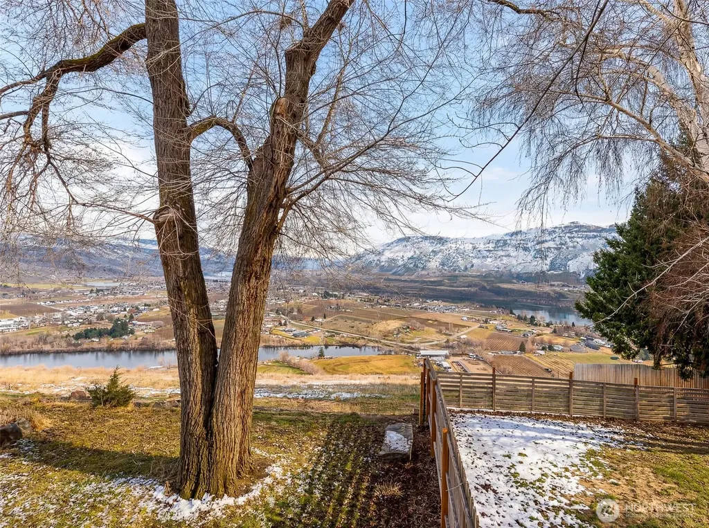1220 S Webb Place East Wenatchee WA 98802