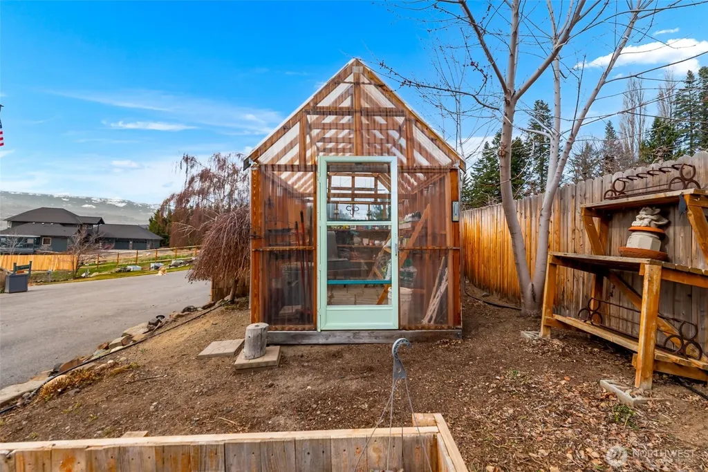 1220 S Webb Place East Wenatchee WA 98802
