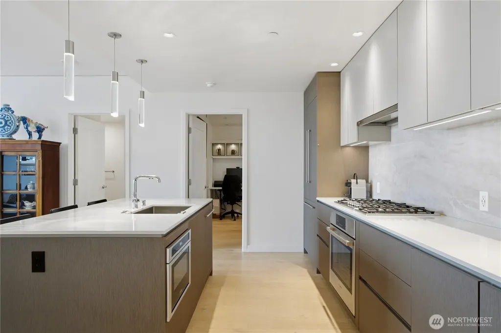 2510 6th Avenue Seattle WA 98121