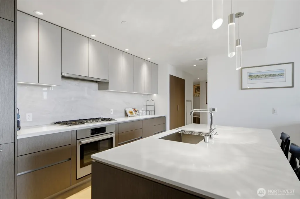 2510 6th Avenue Seattle WA 98121