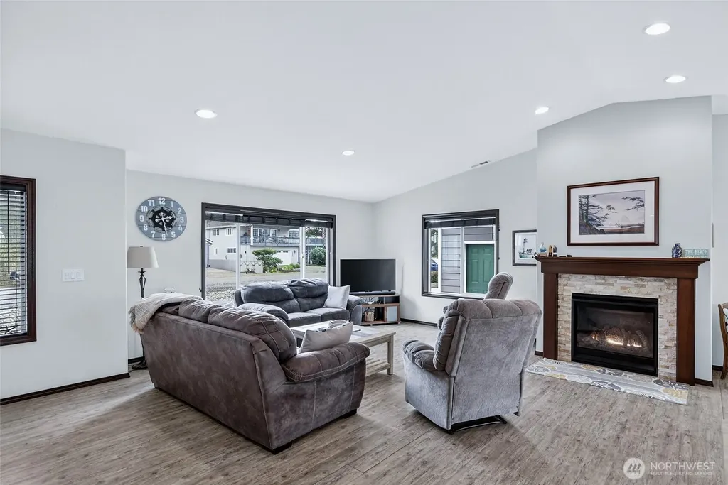 1215 195th Street Long Beach WA 98631