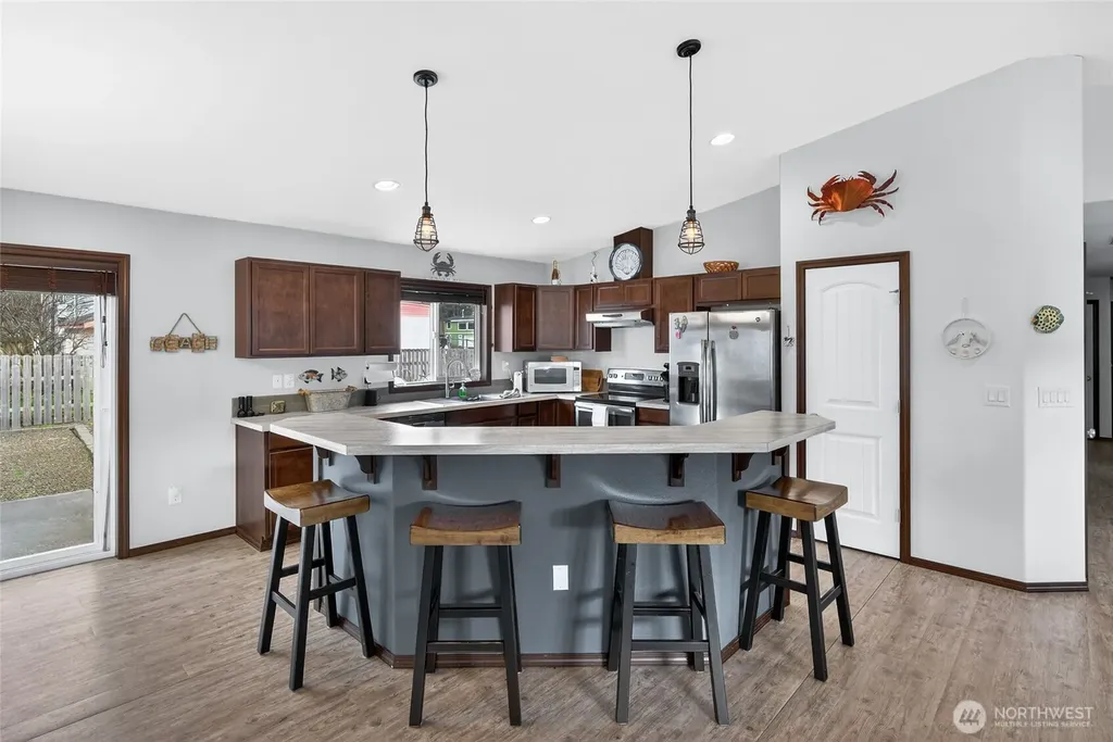 1215 195th Street Long Beach WA 98631