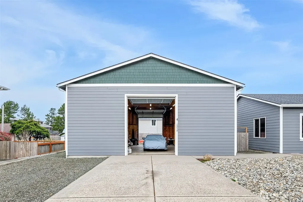 1215 195th Street Long Beach WA 98631