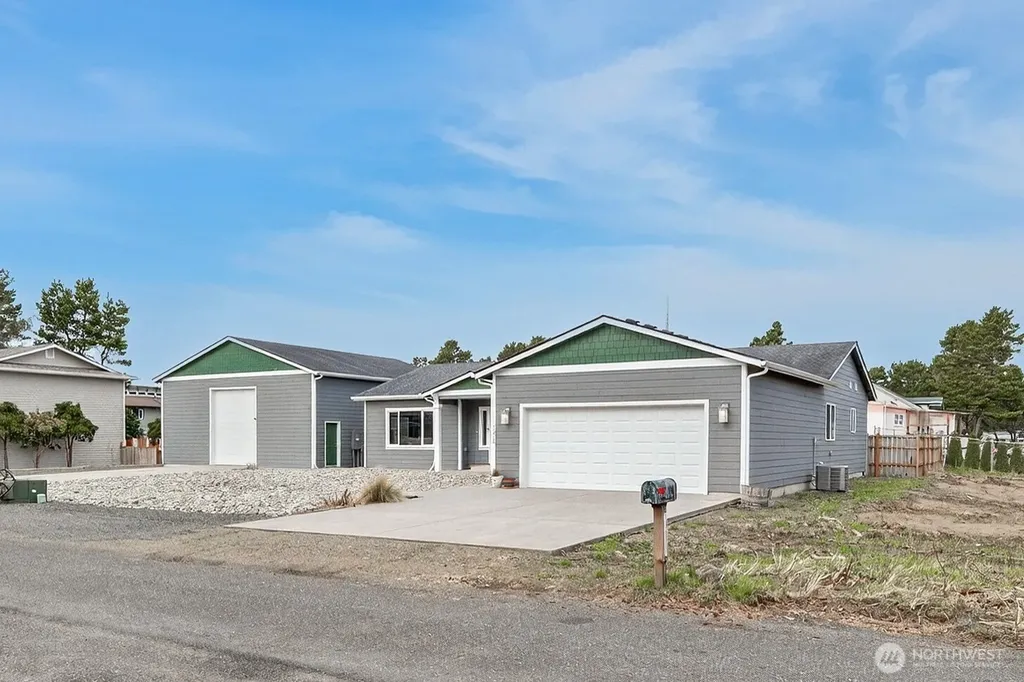 1215 195th Street Long Beach WA 98631