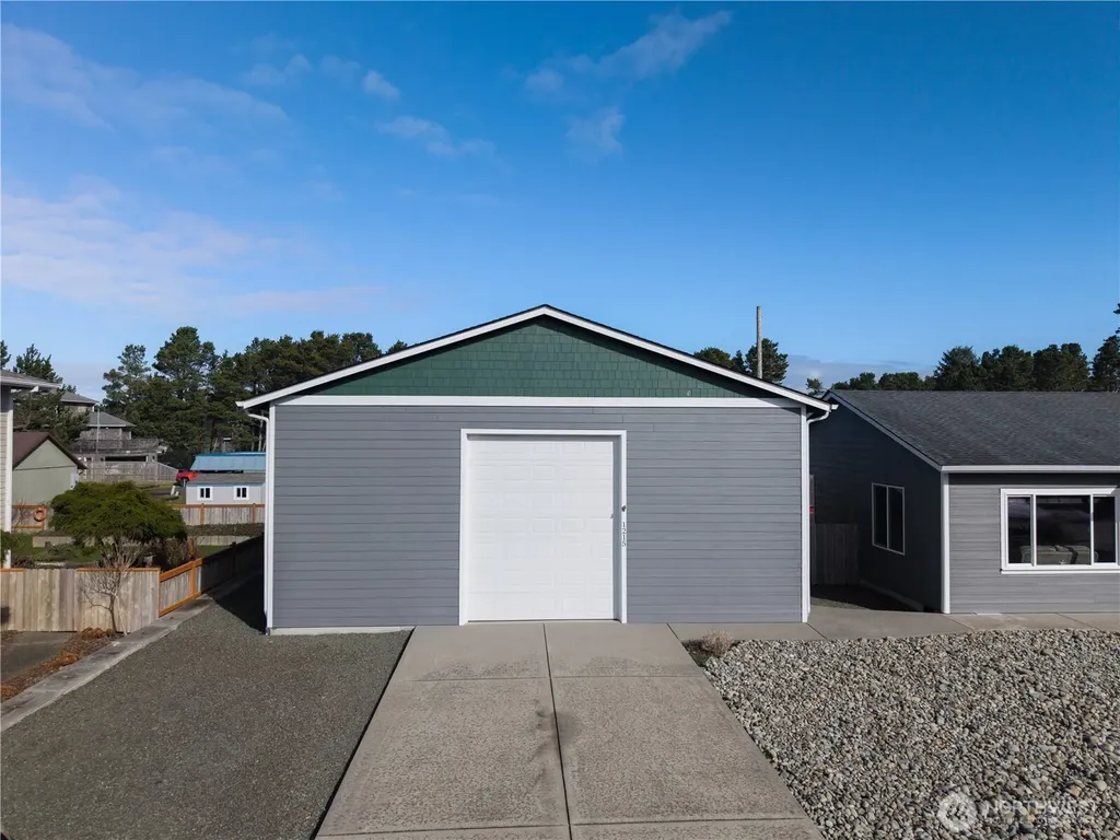 1215 195th Street Long Beach WA 98631
