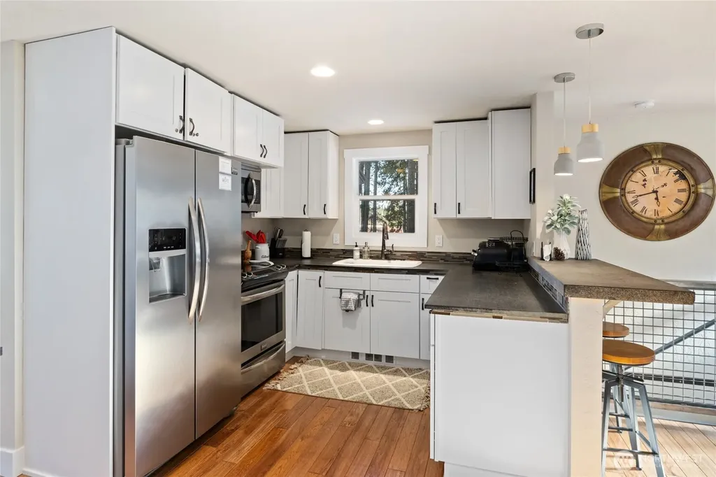 661 W Pacific Avenue Ronald WA 98940
