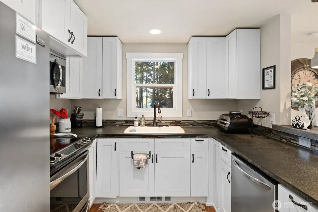 661 W Pacific Avenue Ronald WA 98940