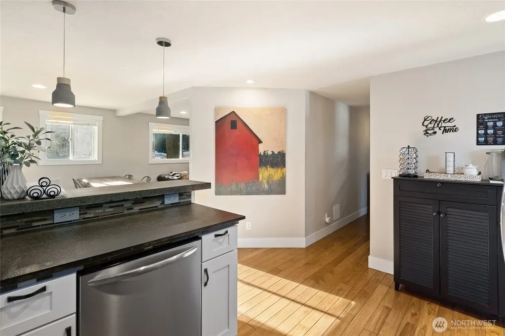 661 W Pacific Avenue Ronald WA 98940