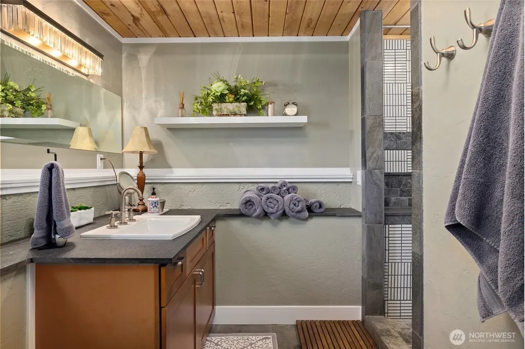 661 W Pacific Avenue Ronald WA 98940