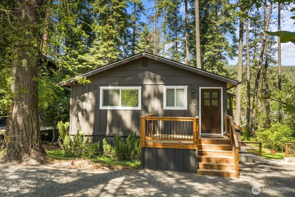 661 W Pacific Avenue Ronald WA 98940