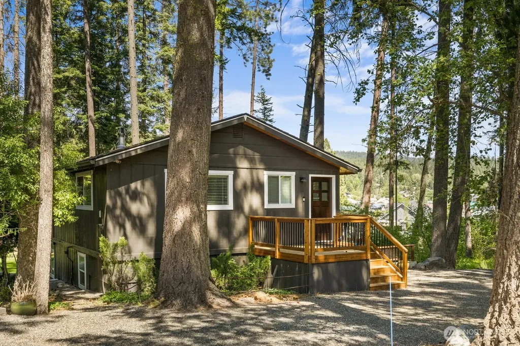 661 W Pacific Avenue Ronald WA 98940