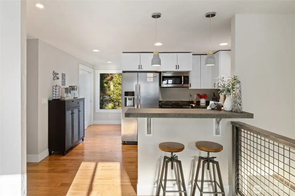 661 W Pacific Avenue Ronald WA 98940