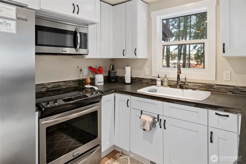 661 W Pacific Avenue Ronald WA 98940