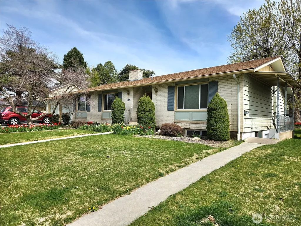 114 Cedar Avenue College Place WA 99324