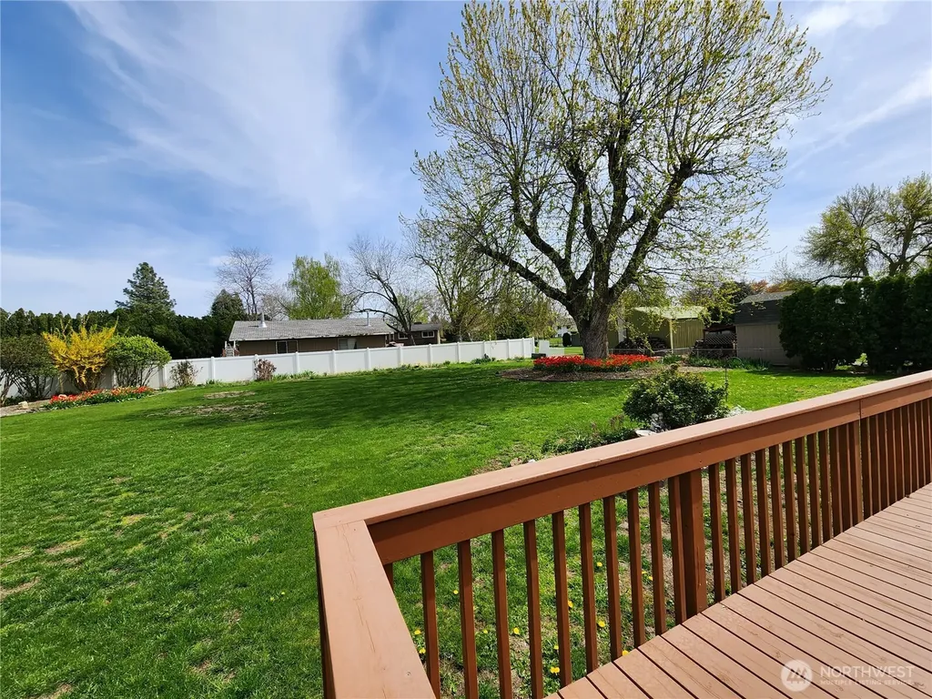 114 Cedar Avenue College Place WA 99324