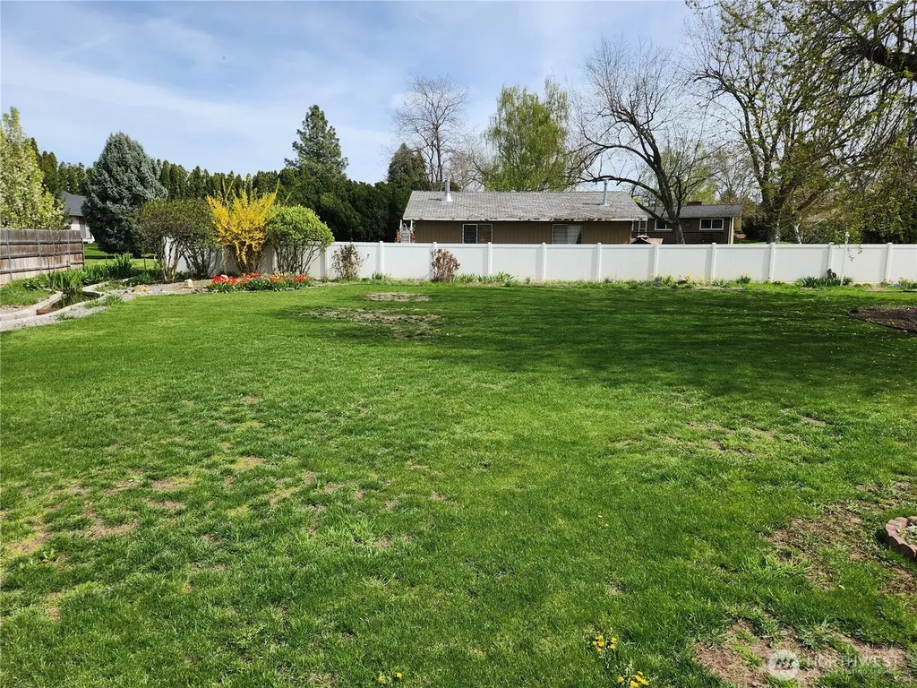 114 Cedar Avenue College Place WA 99324