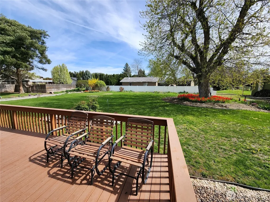 114 Cedar Avenue College Place WA 99324