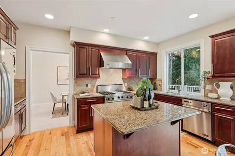 4707 NE 7th Place Renton WA 98059