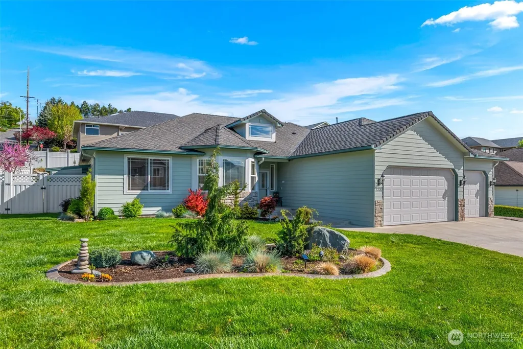 2220 Michael Brooke Wenatchee WA 98801