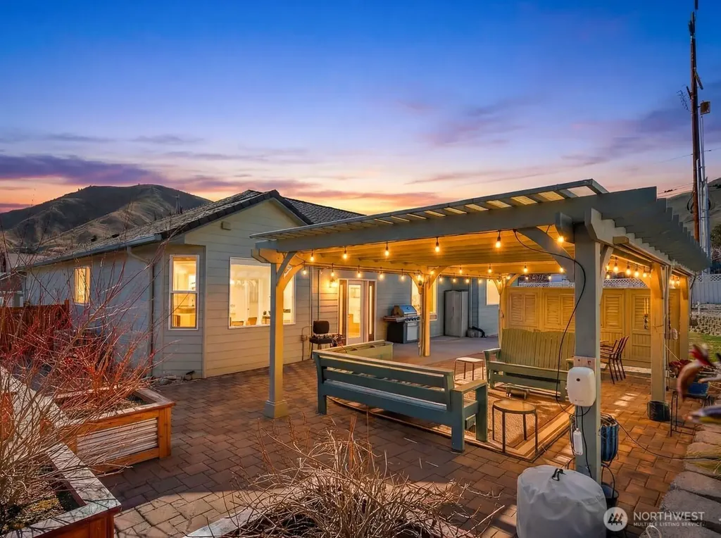 2220 Michael Brooke Wenatchee WA 98801