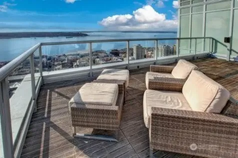 588 Bell Street Seattle WA 98121