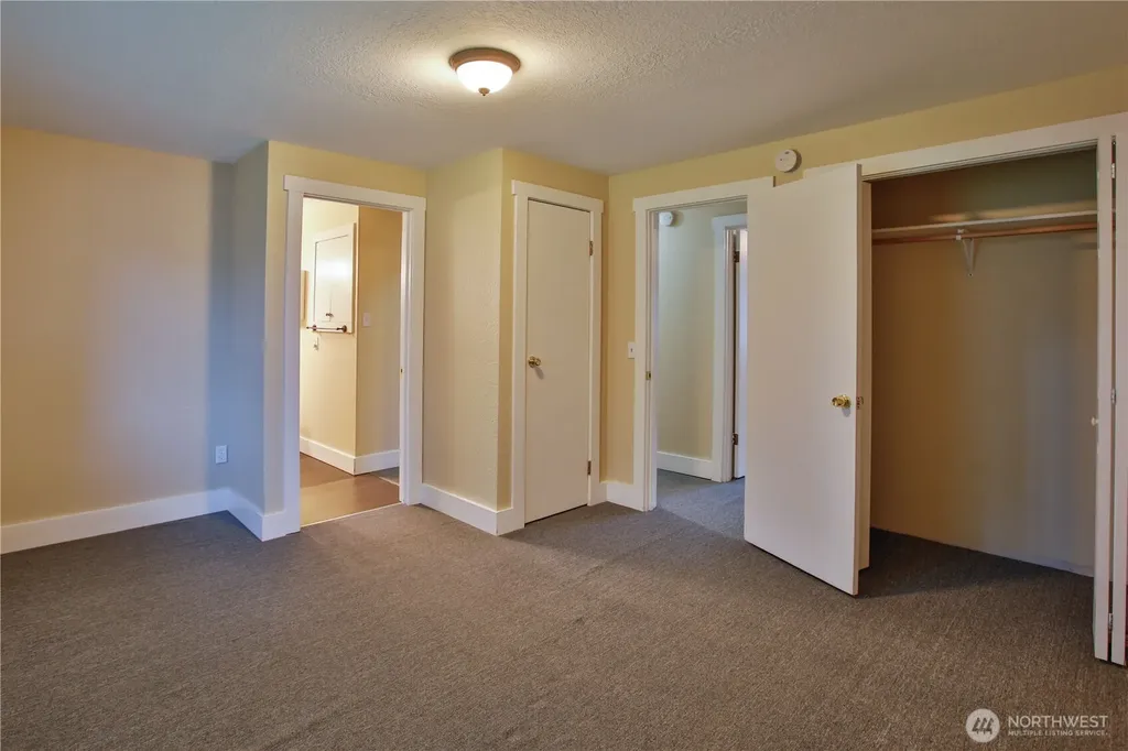 7891 San Juan Avenue Clinton WA 98236