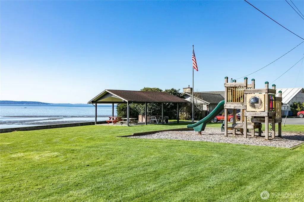 7891 San Juan Avenue Clinton WA 98236