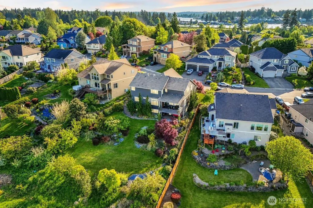 21729 Quiet Water Loop Lake Tapps WA 98391