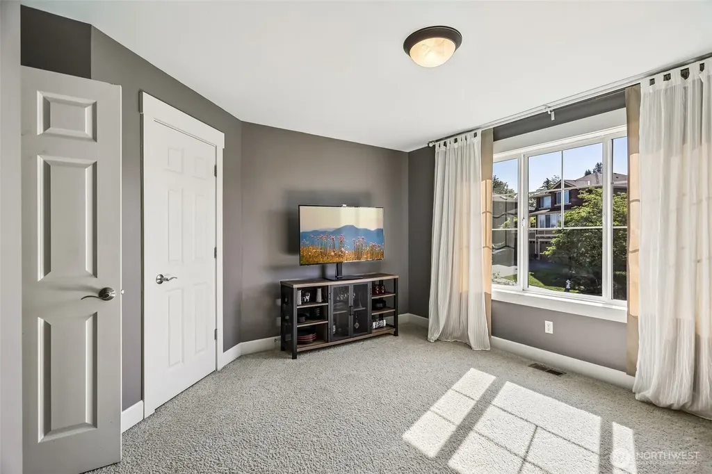 21729 Quiet Water Loop Lake Tapps WA 98391