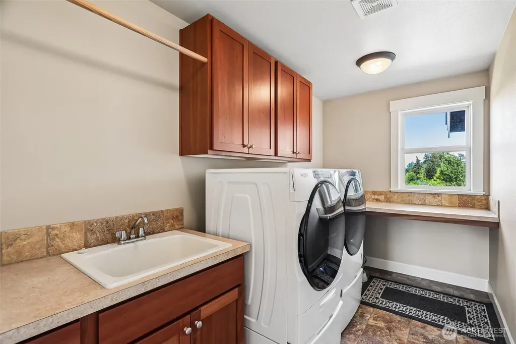 21729 Quiet Water Loop Lake Tapps WA 98391