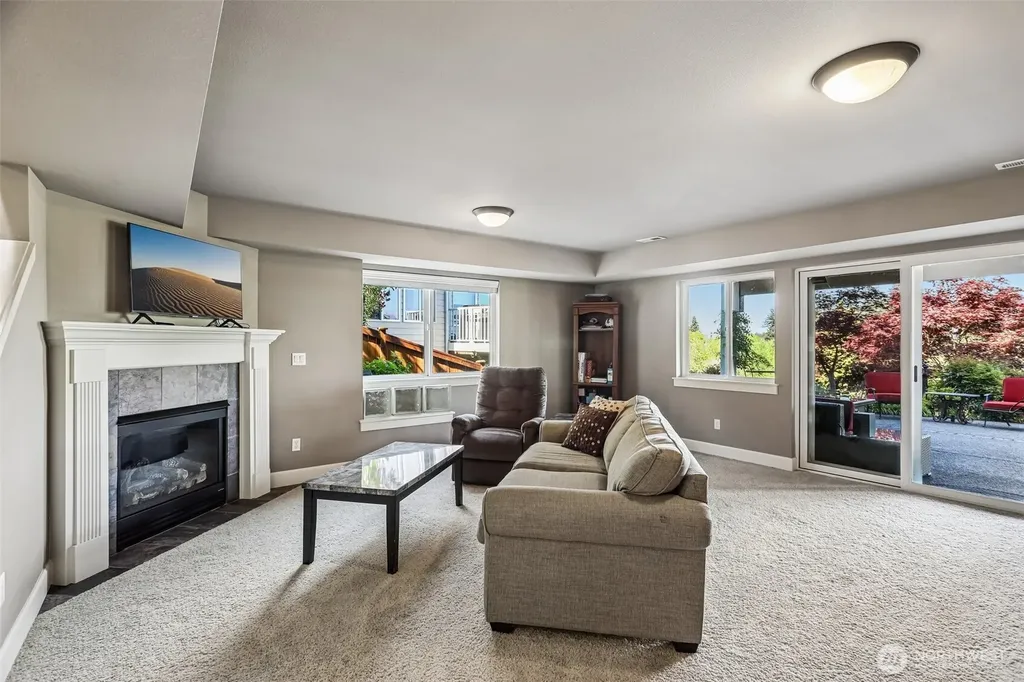 21729 Quiet Water Loop Lake Tapps WA 98391