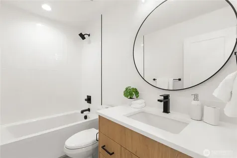 957 N 35th Street Seattle WA 98103