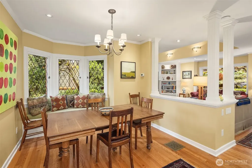 3333 43rd Avenue NE Seattle WA 98105