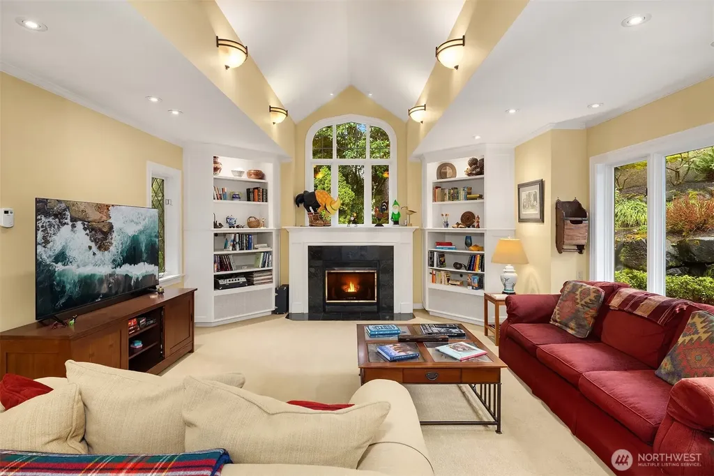 3333 43rd Avenue NE Seattle WA 98105
