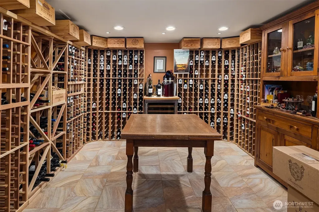 3333 43rd Avenue NE Seattle WA 98105