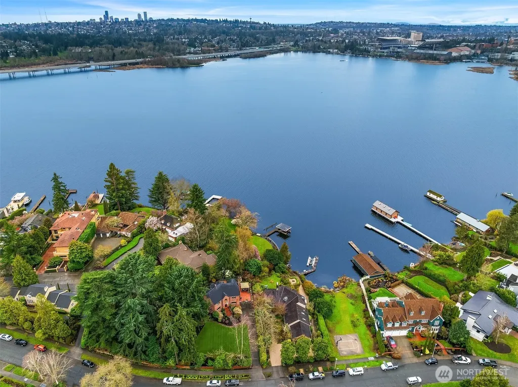 3333 43rd Avenue NE Seattle WA 98105