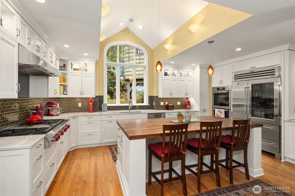 3333 43rd Avenue NE Seattle WA 98105
