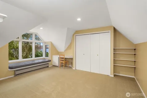 3333 43rd Avenue NE Seattle WA 98105