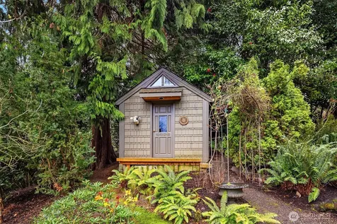 3333 43rd Avenue NE Seattle WA 98105