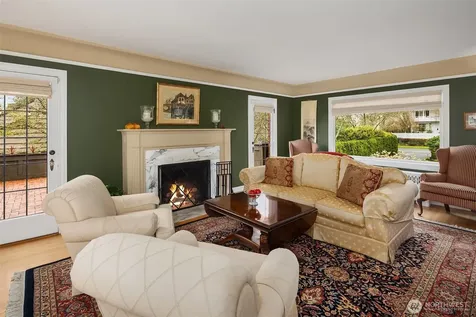 3333 43rd Avenue NE Seattle WA 98105