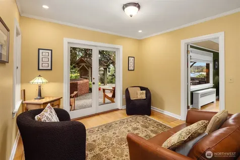 3333 43rd Avenue NE Seattle WA 98105