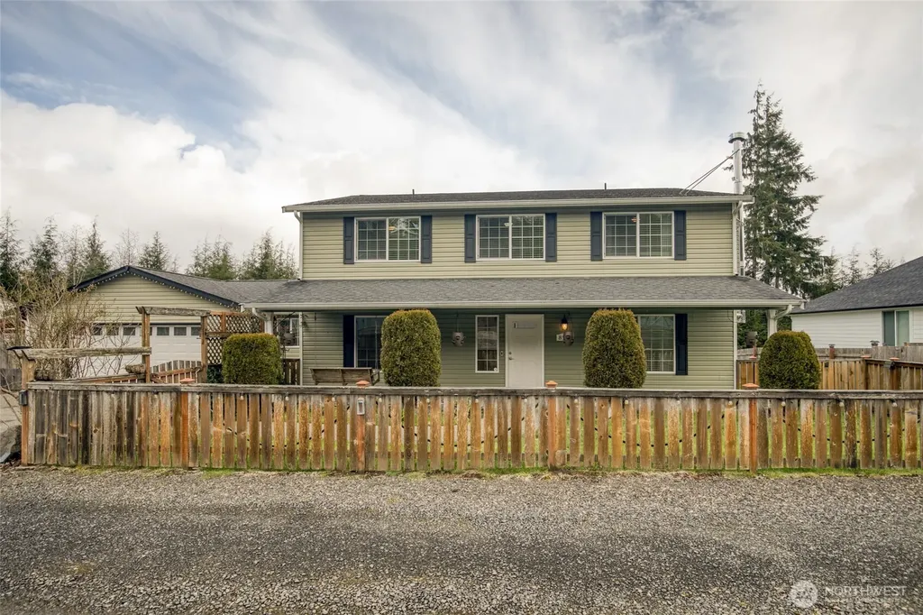 828 Ocean Avenue Cosmopolis WA 98595