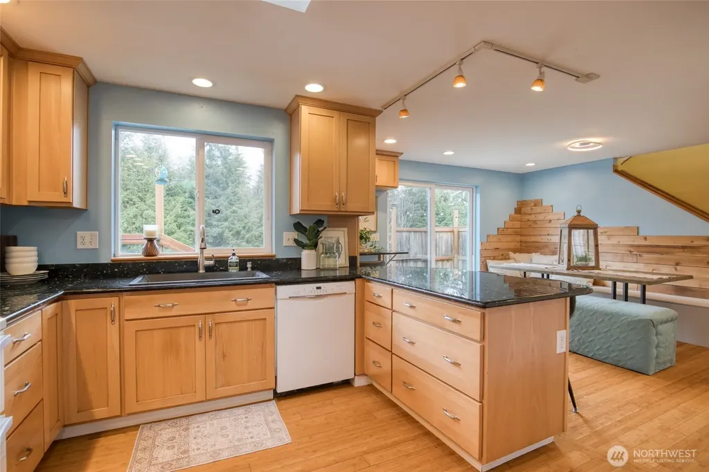 828 Ocean Avenue Cosmopolis WA 98595
