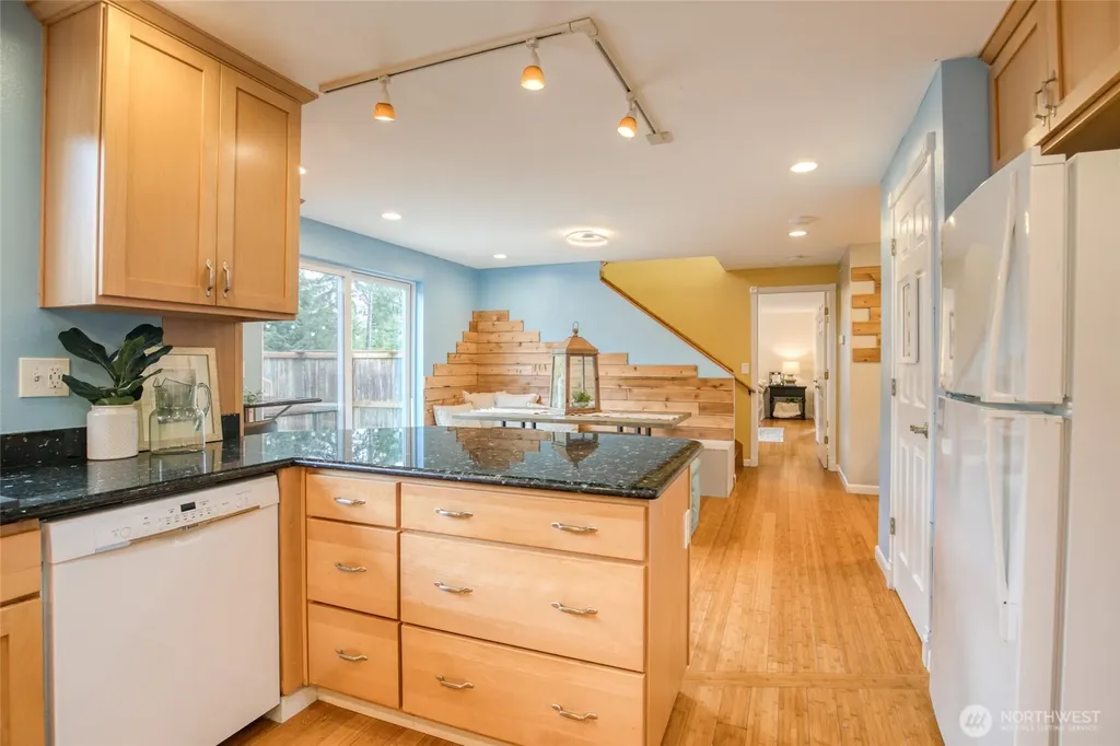 828 Ocean Avenue Cosmopolis WA 98595