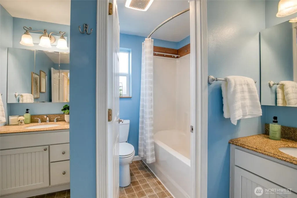 828 Ocean Avenue Cosmopolis WA 98595