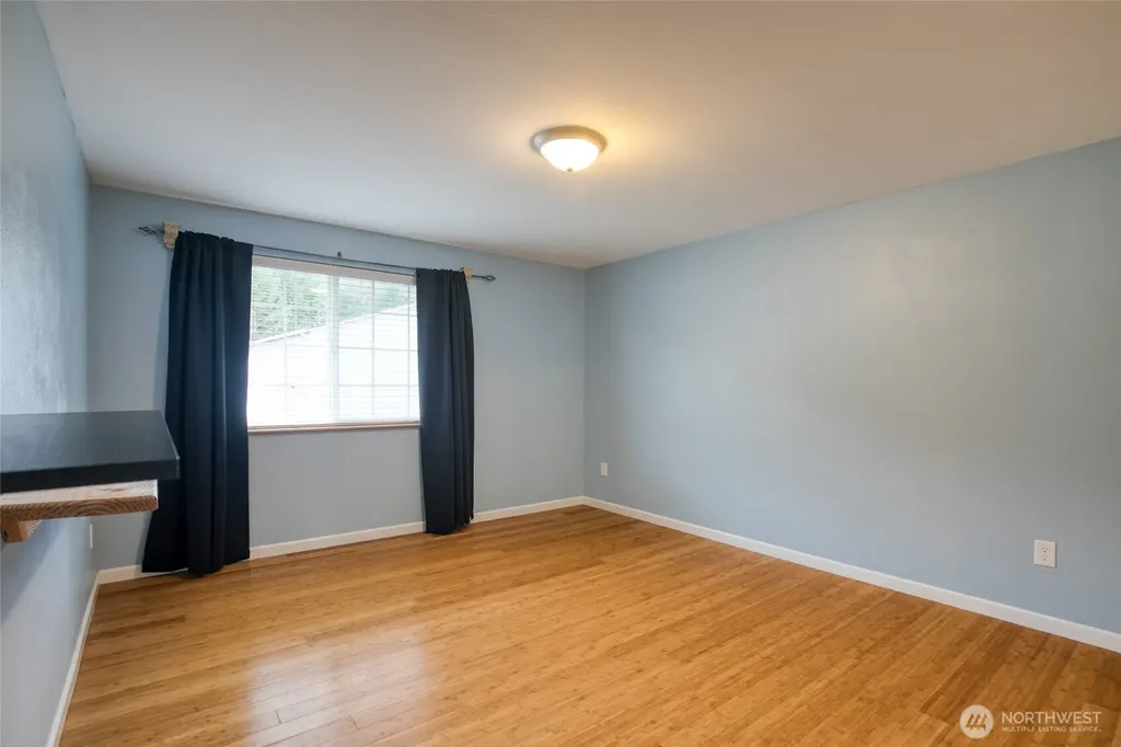 828 Ocean Avenue Cosmopolis WA 98595