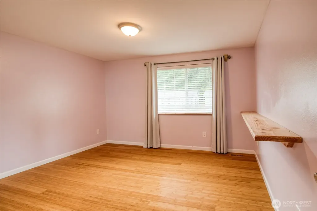 828 Ocean Avenue Cosmopolis WA 98595